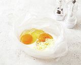 キッチン用ポリ袋で作るオムレツ作り方1写真