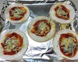 米粉の餃子皮で作るミニピザ作り方4写真