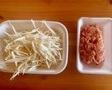 鳥ももひき肉ともやしのごま油炒め作り方1写真