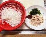 大根と大葉と梅とチキンのサラダ作り方1写真