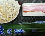 節約食材で【もやしとニラのベーコン和え】作り方1写真