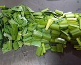 節約食材で【もやしとニラのベーコン和え】作り方3写真