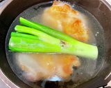 鳥もも肉好き必見。焼いて茹でてホロホロ肉作り方4写真