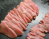 簡単！玉葱たっぷり牛もも丼作り方1写真