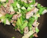 豚肉と白菜のハリッサ炒め乗せ味噌ラーメン作り方2写真