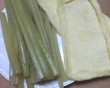 フキと油揚げの炒め煮作り方1写真