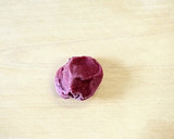 混ぜおにぎり用の梅干しをハサミで小さく！作り方1写真