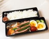 鮭と魚肉ソーセージとインゲン炒め弁当作り方3写真