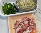 豚肉とニラもやしのオイスターソース炒め作り方1写真