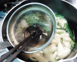 小松菜と油揚げと豆腐の味噌汁作り方2写真