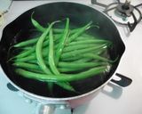 さやいんげんと牛肉の味噌玉チリ炒め作り方1写真