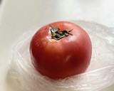 サラダで使えない完熟すぎるトマトは冷凍！作り方1写真