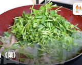 【絶品】「豚バラと豆苗のオイスター炒め」作り方6写真
