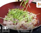 【絶品】「豚バラと豆苗のオイスター炒め」作り方5写真