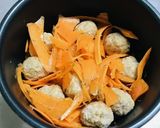 炊飯器でピーラー人参と冷凍肉団子の蒸し煮作り方3写真