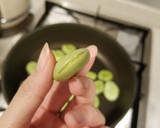 皮まで美味しい！簡単そら豆塩炒め作り方2写真