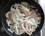 材料2つ☆豚こまと新玉葱の簡単旨塩炒め。作り方5写真