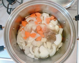 生鮭とだいたいある野菜のスープ作り方1写真