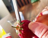 いちごのヘタ取り カニフォークで!作り方2写真