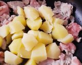 ワインに合う♪豚肉パセリのじゃがバタ炒め作り方3写真