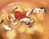 和風トムヤンクン☆鶏つくね椎茸ほうれん草作り方7写真