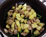 せせりとじゃがいものにんにく醤油炒め作り方4写真