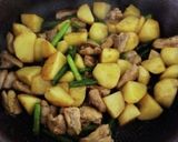 せせりとじゃがいものにんにく醤油炒め作り方5写真