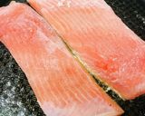 鮭切り身の米粉＆牛乳ソース●ムニエル風作り方1写真