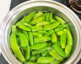 美味しいスナップエンドウと油揚げの味噌汁作り方3写真