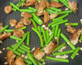 最高のおつまみ！鶏皮のニンニク芽炒め作り方4写真