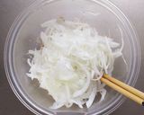簡単副菜☆新玉ねぎの無限サラダ。作り方4写真