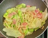 レタスとベーコンの焼きうどん作り方5写真