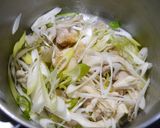 簡単！具だくさんお味噌汁　鶏ネギ作り方3写真