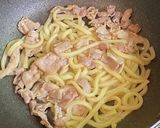 豚バラ肉とレタスとキムチの焼きうどん作り方3写真