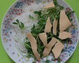 鶏皮カレーにチェダーチーズ豆苗トッピング作り方1写真