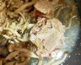 鮭の中骨缶としめじのペペロンチーノ作り方3写真