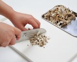 アレンジ自在のまいたけ味噌作り方1写真