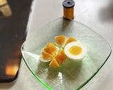 サラダに加える茹で卵は糸で小さく切る作り方3写真