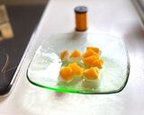 サラダに加える茹で卵は糸で小さく切る作り方4写真