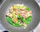 豚バラ肉と小松菜と塩コブの和風パスタ作り方6写真