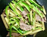 お財布に優しい！豚こまの青椒肉絲風作り方4写真