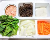とろろ乗せツナ缶とモズクの焼きうどん作り方1写真