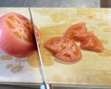 大きなトマトの食べやすい一口サイズ乱切り作り方4写真