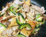 厚揚げ&キノコの豚肉ゴーヤーチャンプルー作り方3写真
