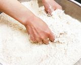 材料３つで簡単ちんすこう　保育園おやつ作り方1写真