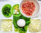 豚こま肉と小松菜と玉ネギの中華みそ炒め作り方1写真