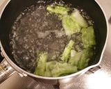 ブロッコリー芯梅肉和え作り方1写真