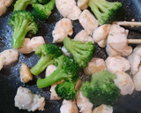 簡単！激ウマ！鶏ささみブロッコリー炒め♪作り方4写真