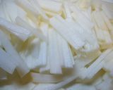 肉団子とたっぷり大根のスープ作り方1写真