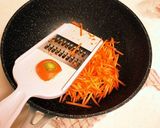世界一カンタン☆にんじんしりしり作り方1写真